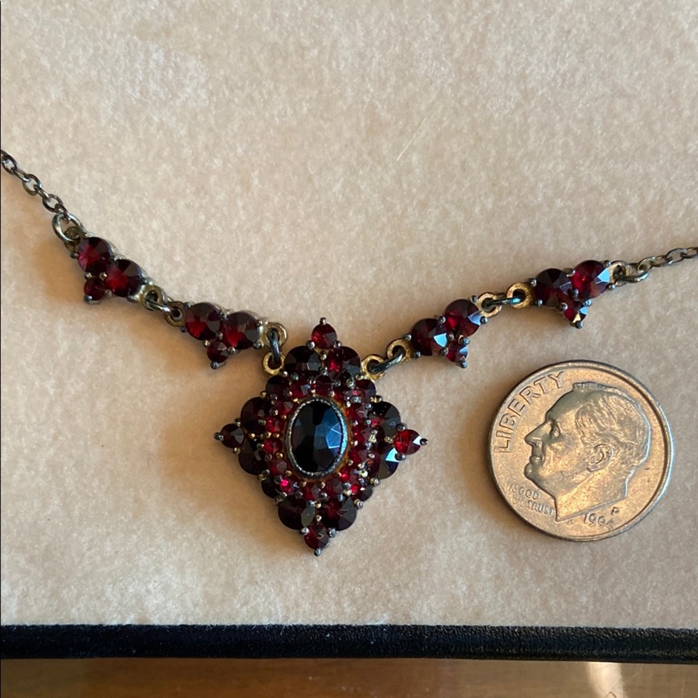 Elegant Gold Necklace with Rich Red Garnet Stones. Vintage. - Picture 4 of 4